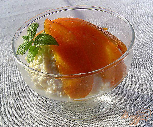 фото рецепта: Творожный десерт с хурмой и медом