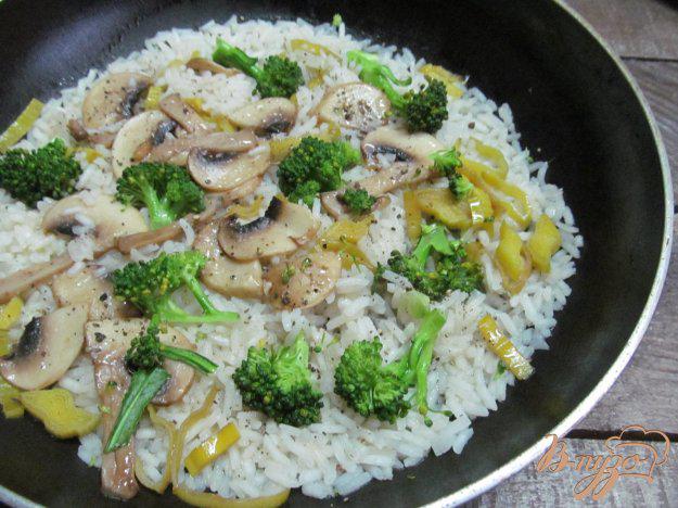 фото рецепта: Рис с брокколи и шампиньоном