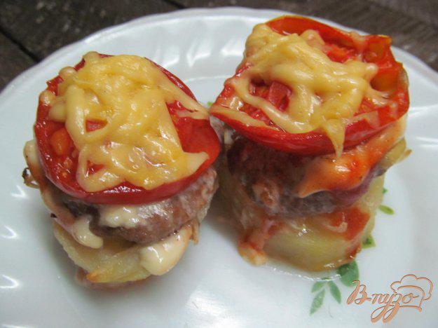 фото рецепта: Башенки из картофеля котлеты и помидора