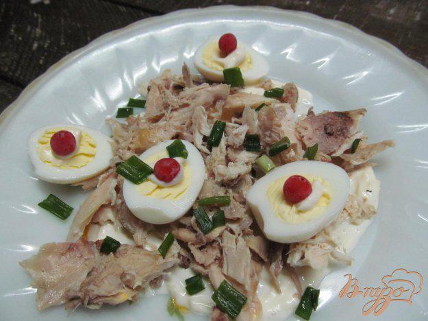 фото рецепта: Салат из курицы и перепелиных яиц