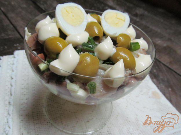 фото рецепта: Салат из копченной скумбрии