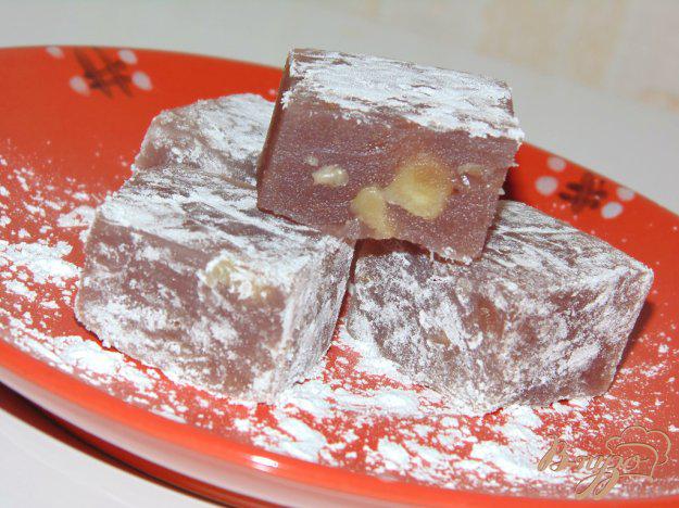 фото рецепта: Домашний рахат-лукум с вишневым сиропом и орехами