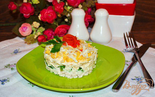 фото рецепта: Салат с плавленым сыром и курицей