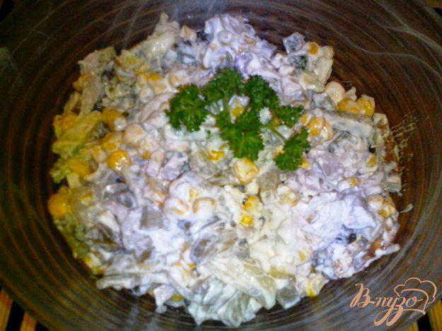фото рецепта: Салат с курицей и шпинатом в омлете
