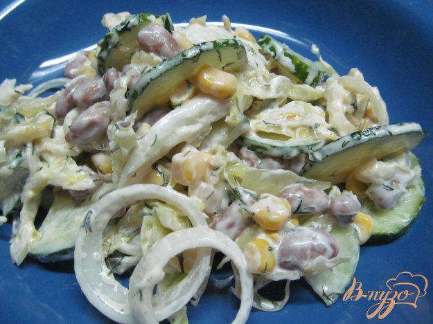 фото рецепта: Салат из капусты с огурцом и кукурузой