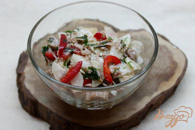 фото рецепта: Мясной салат с дайконом и болгарским перцем