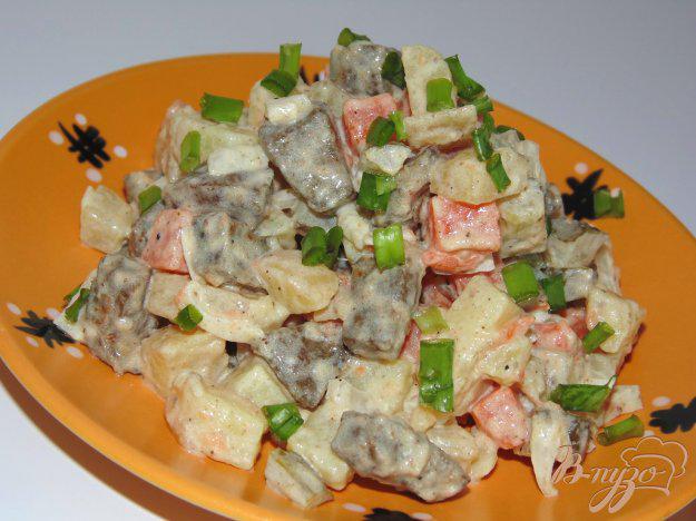 фото рецепта: Сытный печеночный салат