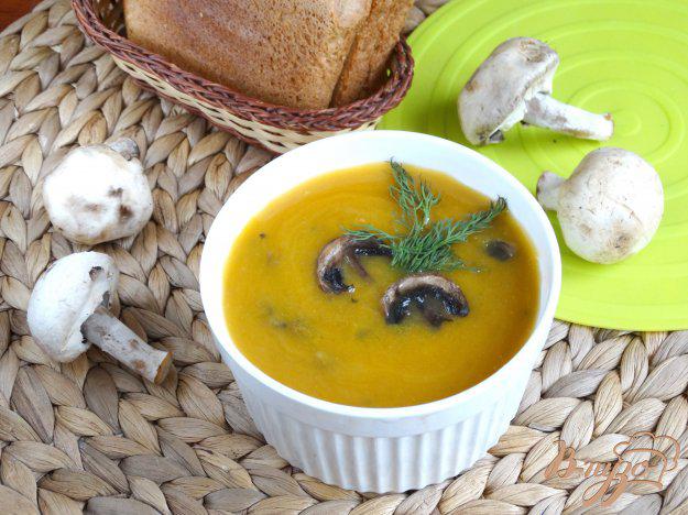 фото рецепта: Тыквенный суп-пюре с шампиньонами