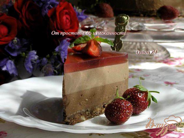 фото рецепта: Торт-мусс «Два шоколада и лесные ягоды»