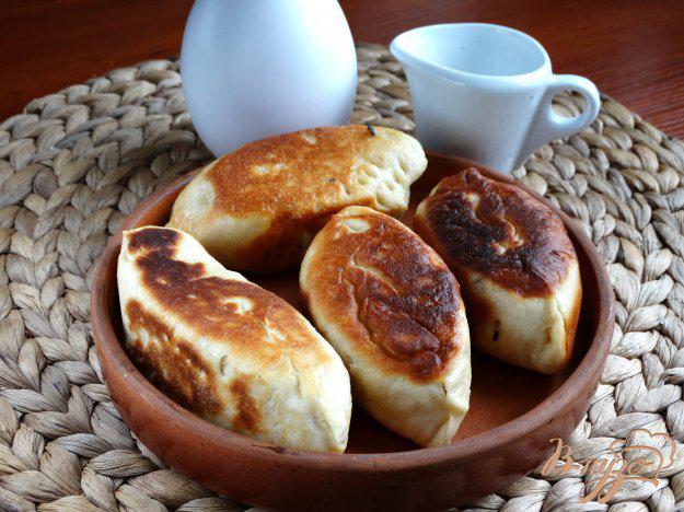 фото рецепта: Пирожки жареные с картошкой (на дрожжах)