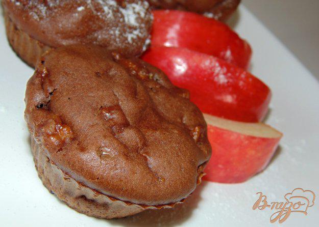 фото рецепта: Порционные шоколадные кексы с яблоком и ванилью