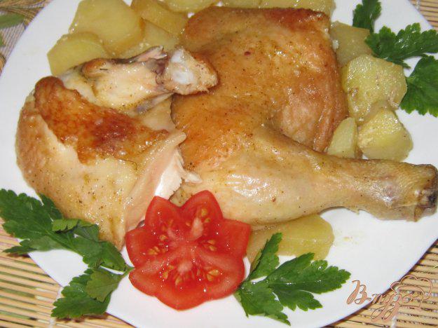 фото рецепта: Курица запеченная с картофелем в духовке