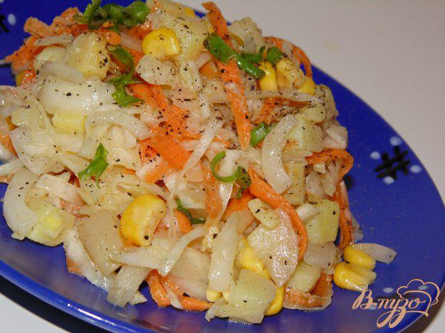 фото рецепта: Салат из маринованной капусты и картофеля