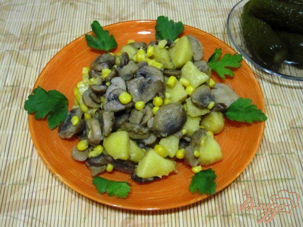 фото рецепта: Грибы с картофелем и кукурузой