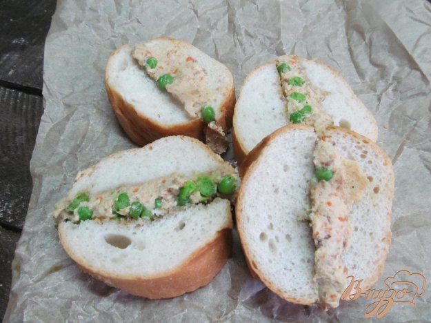фото рецепта: Прессованный бутерброд с паштетом и горошком