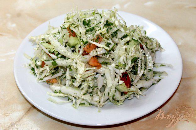 фото рецепта: Овощной салат с пекинской капусты и свежих овощей с зеленью