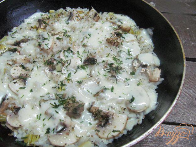фото рецепта: Рис с грибами под брынзой