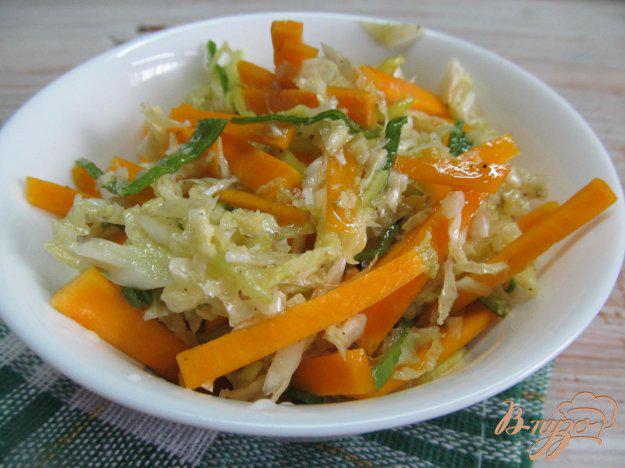 фото рецепта: Салат из капусты с тыквой и луком-порей