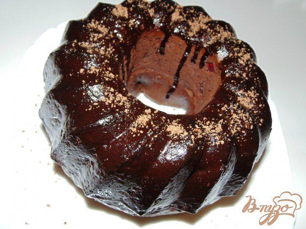 фото рецепта: Шоколадно-вишневый кекс с шоколадной глазурью