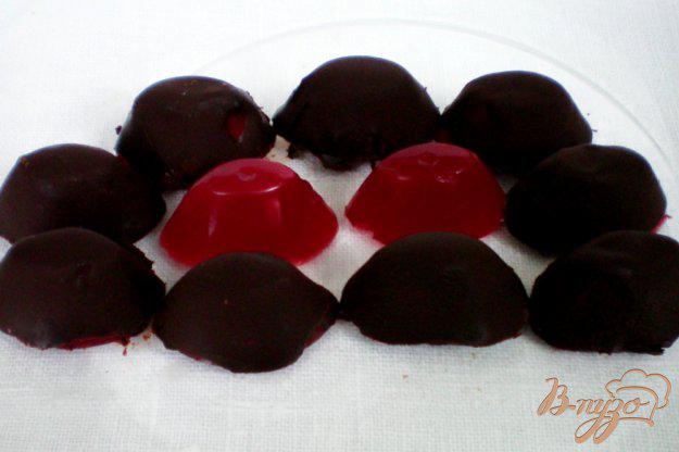 фото рецепта: Мармелад из красной смородины в шоколаде