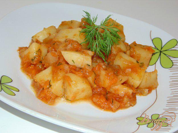 фото рецепта: Картофель с овощами тушенный в томате