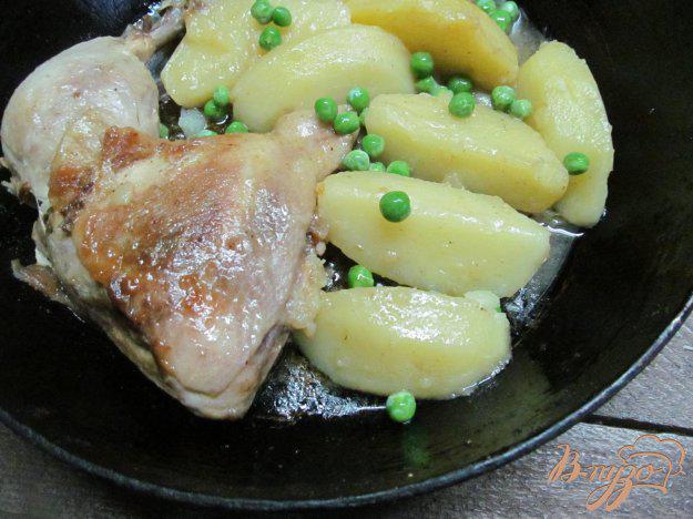 фото рецепта: Тушенная курица с картофелем
