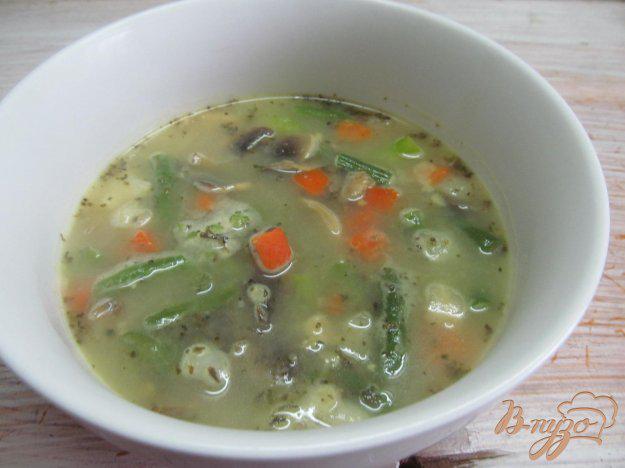 фото рецепта: Суп на курином бульоне с овощами и грибами