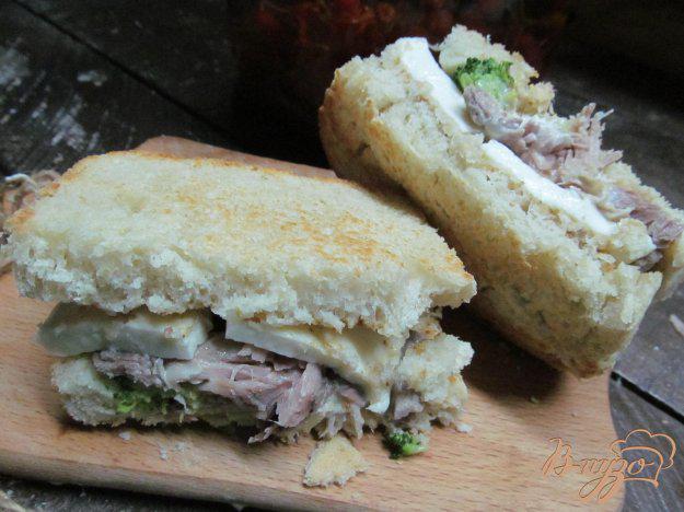 фото рецепта: Бутерброд с мясом и брокколи