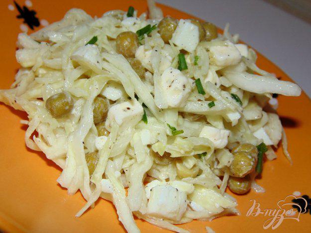 фото рецепта: Капустный салат с плавленым сыром и яйцом