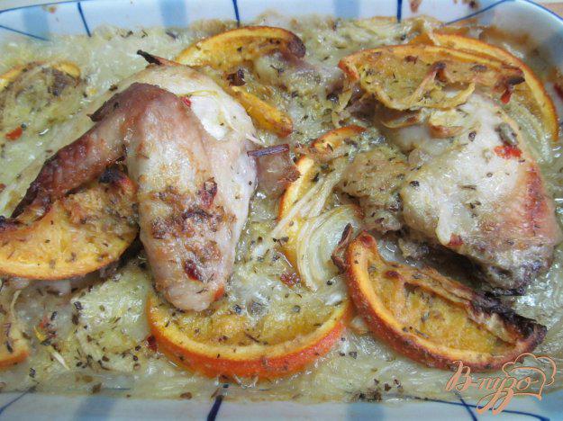 фото рецепта: Запеченный цыпленок в апельсинах с вермишелью