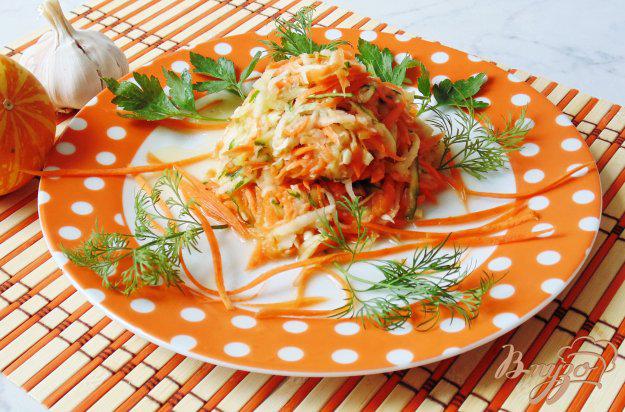 фото рецепта: Салат с огурцом, морковью и редькой