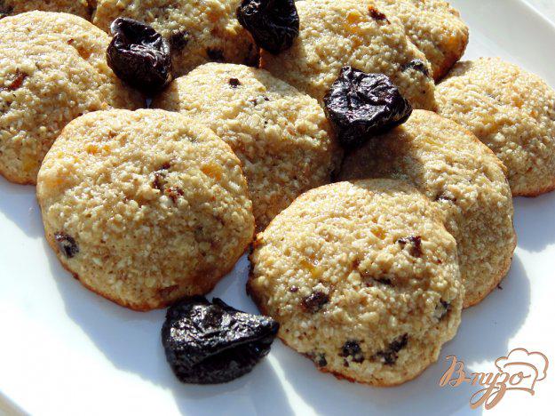 фото рецепта: Овсяное печенье с черносливом и курагой