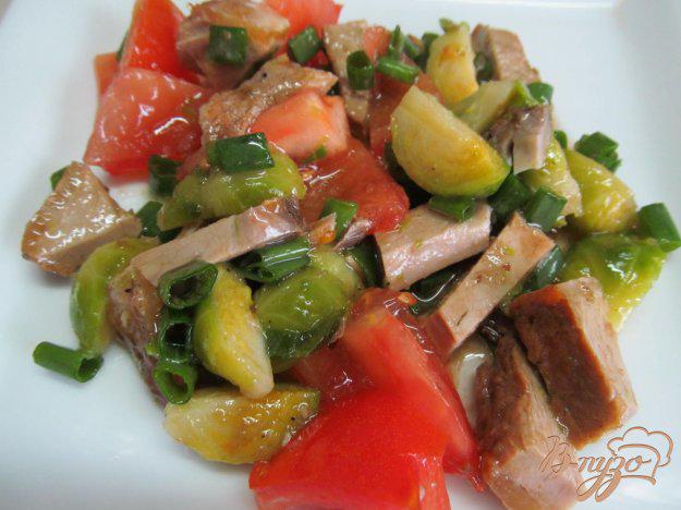 фото рецепта: Салат из буженины с брюссельской капустой