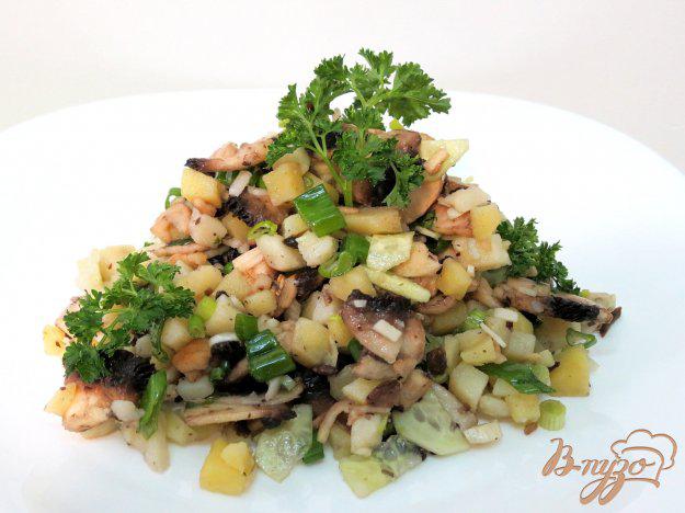 фото рецепта: Картофельный салат с шампиньонами и огурцами