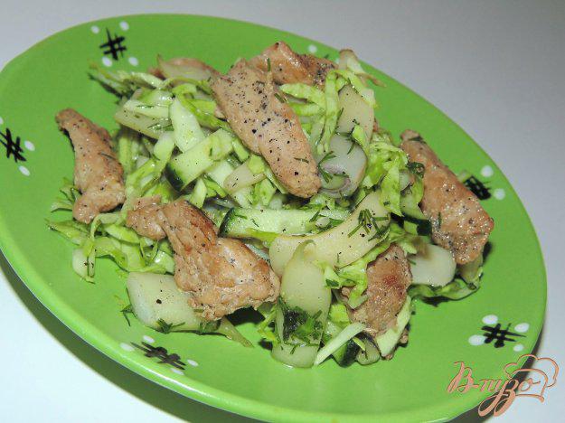 фото рецепта: Салат с маринованным мясом птицы и стручковой фасолью