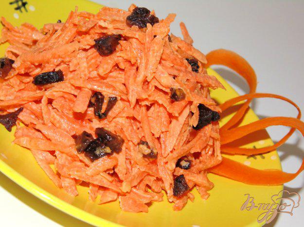 фото рецепта: Салат из моркови с черносливом