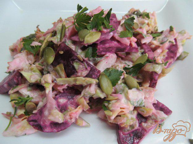 фото рецепта: Салат из капусты со свеклой