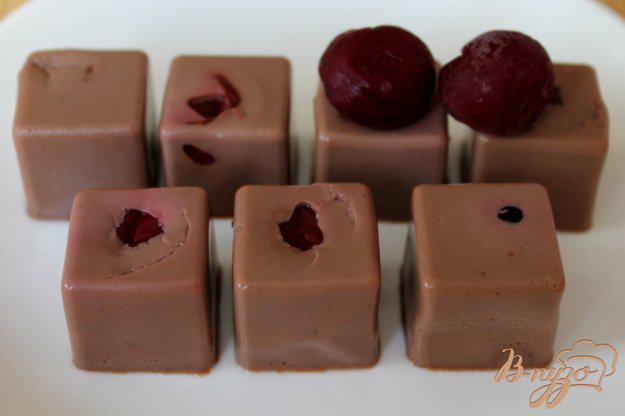 фото рецепта: Шоколадное желе с вишней