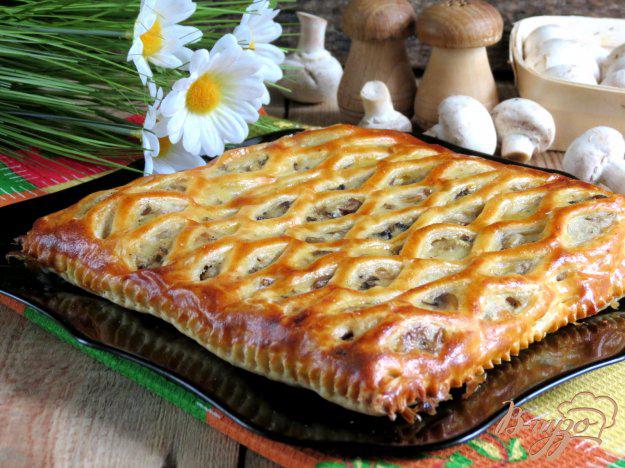 фото рецепта: Слоёный пирог с картофелем и грибами
