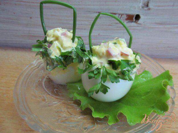 фото рецепта: Лукошки из яйца фаршированные салатом