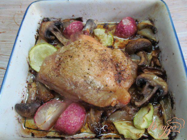 фото рецепта: Запеченное куриное бедро с овощами