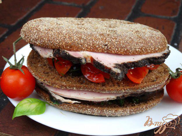 фото рецепта: Двойной сандвич с бужениной и томатной сальсой
