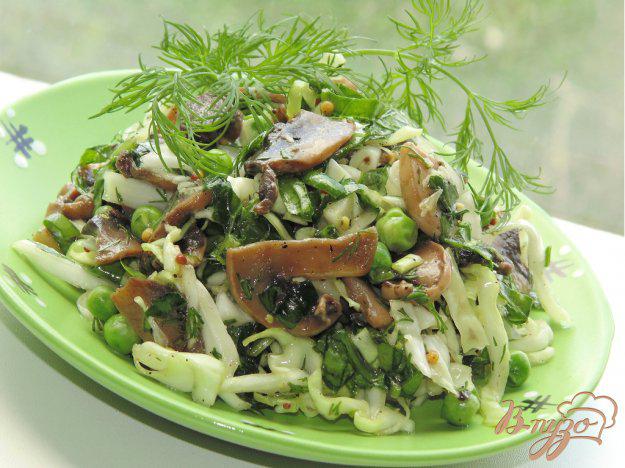 фото рецепта: Салат с шампиньонами и шпинатом