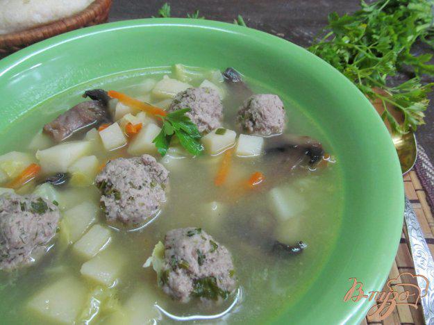 фото рецепта: Суп с молодой капустой и фрикадельками