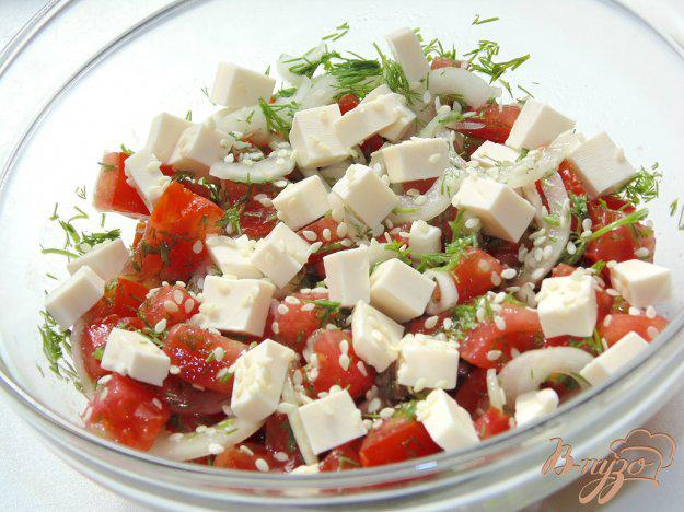 фото рецепта: Салат из помидоров с плавленым сыром