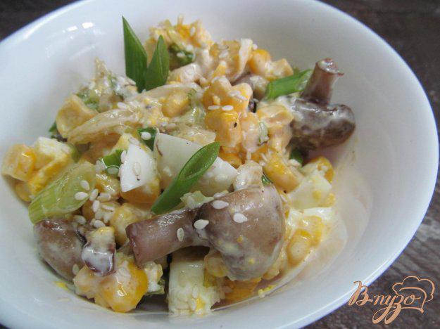 фото рецепта: Яичный салат с грибами и имбирем