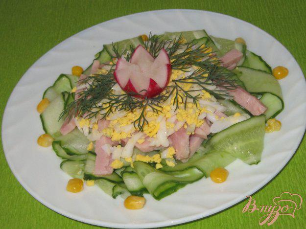 фото рецепта: Салат из огурцов и ветчины