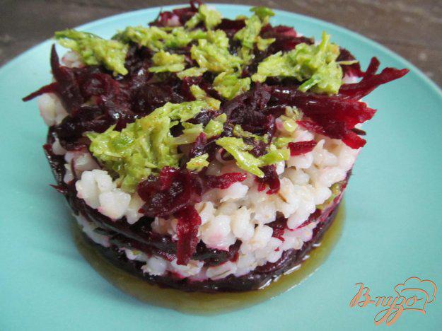фото рецепта: Свекольный салат с перловой крупой
