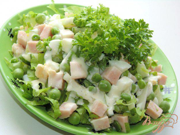 фото рецепта: Салат с ветчиной и молодым зеленым горошком
