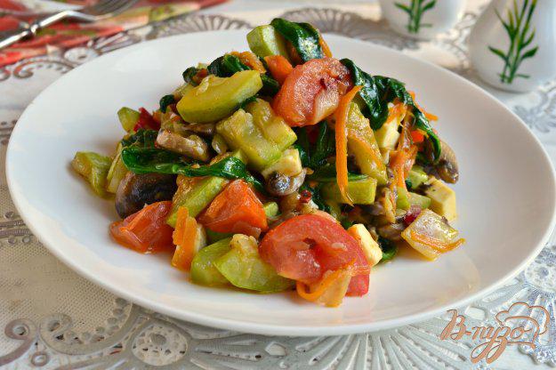 фото рецепта: Овощное рагу со шпинатом, грибами и брынзой